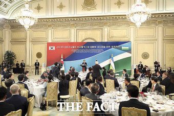 [TF포토] 文 대통령, 우즈벡 대통령 국빈 초청