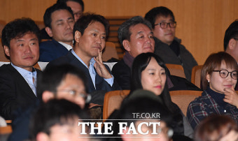 [TF포토] 양정철 북콘서트 깜짝 등장한 임종석 대통령 비서실장