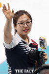 [TF포토] 컬링 연장 접전끝에 한일전 승리, 눈물 터진 안경 선배 김은정