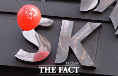 [TF포토] SK 앞에서 빨간 풍선 든 건설노조