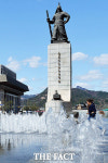 [TF포토] 반가운 광화문광장의 ‘봄맞이 분수