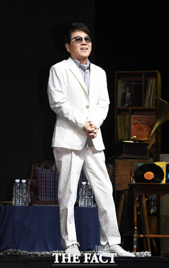 [TF포토] 데뷔 50주년 조용필, '전설은 영원하다!'