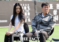 [TF포토] 차범근, 손나은 보기를 돌(?) 같이 하라~