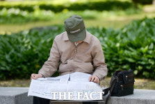 [TF포토] 오늘은 어버이날인데… 탑골공원 찾은 노인들