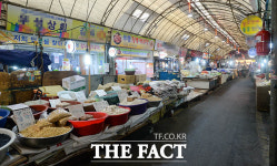 [TF사진관] 한증막 같은 더위에 한산한 재래시장