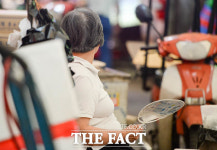 [TF사진관] 한증막 같은 더위에 한산한 재래시장