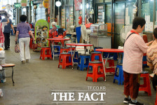 [TF사진관] 한증막 같은 더위에 한산한 재래시장