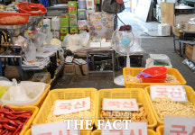 [TF사진관] 한증막 같은 더위에 한산한 재래시장