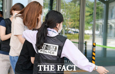 [TF포토] 조사받고 나오는 동두천 관내 어린이집 원장-원감