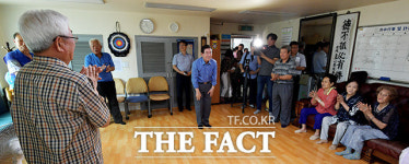 [TF사진관] 선풍기 든 박원순 시장, 커다란 에어컨에 당황