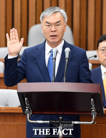 [TF포토] 질의 답변하는 김선수 대법관 후보자