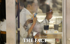 [TF포토] 일회용 컵 사용 금지 이틀째…실효성 있나?