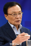[TF포토] 기자간담회 발언하는 이해찬 후보