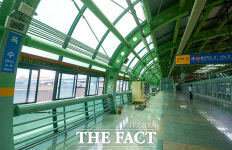 [TF포토기획] 40도 한증막 승강장, 열차는 언제?…사람 잡는 경의중앙선