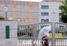 [TF포토] 용두사미 태풍 솔릭, 휴업령에 갈 곳 잃은 아이들