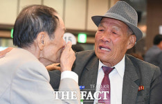  은행권, 이산가족 상봉에 북한 경제 관심…상품 출시·연구 봇물