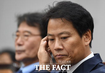 [TF포토] 국회 출석한 장하성-임종석, 경제 질의에 '심각'