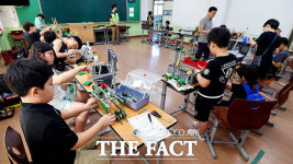 [TF포토] 땀으로 만든 로봇 대결, 학생 로봇경진대회 개최
