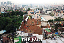 [TF포토] 붕괴 직전 상도유치원, 아슬아슬한 현장