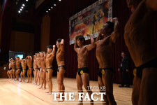 [TF사진관] 몸짱 소방관 다 모여라~!