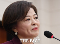 [TF포토] 진선미, 청문회서 긴장? 감동?...눈물 글썽