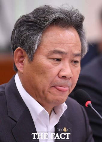 [TF포토] '골프 접대 의혹'에 당혹스러운 이기흥 대한체육회장