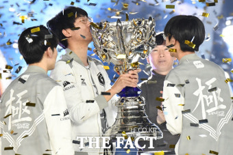 [2018 롤드컵 결승] '닝'이 풀고 '한국 듀오' 날았다…IG, 중국팀 최초 우승