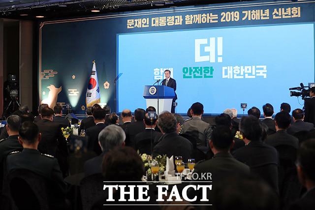 대통령, 이른 취임 30일에 기자회견 열어 소통 강조