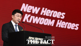 [TF포토] 새 출발 키움히어로즈, 영웅군단의 힘찬 파이팅!