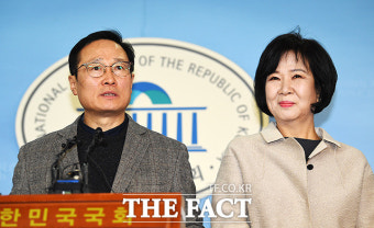 [TF포토] '목포 투기 논란' 손혜원 의원, '당적 내려놓겠습니다'