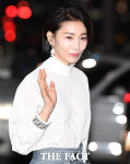 [TF포토] 김서형, 카리스마 넘치는 인사