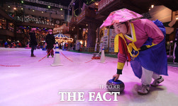 [TF사진관] 한복입고 컬링하고!…설 맞이 이색 이벤트