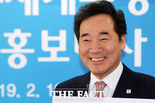 [TF포토] 오정해-이낙연 광주 세계수영선수권대회 홍보대사 위촉