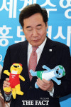 [TF포토] 오정해-이낙연 광주 세계수영선수권대회 홍보대사 위촉