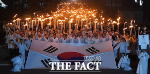 [TF포토] 횃불 밝힌 시민들, 100년 전 그날의 함성 대한독립만세!