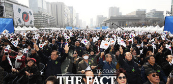 [TF포토] '대한 독립 만세!'…광화문 광장 가득 메운 태극기 물결