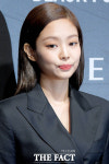[TF포토] 블랙핑크 제니, '무표정의 바비인형'