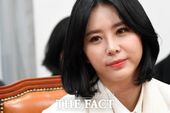 [TF포토] 국회 찾은 '장자연 증언자, 윤지오'