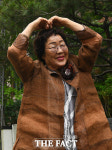 [TF포토] 코소보 내전 생존자 바스피예, 제2회 김복동평화상 수상