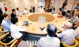 [TF포토] 일본 시민단체 희망연대와 만난 박원순 서울시장