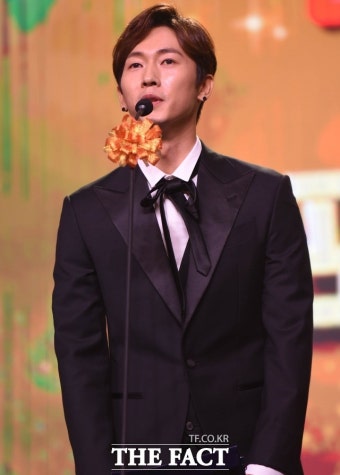 장우혁, H.O.T. 상표권 분쟁으로 검찰 조사
