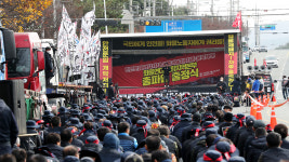 Construction shutdown looms as wide-scale cargo truckers strike continues