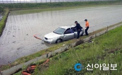 강화도 강화읍서 승용차 논으로 추락 … 1명 부상