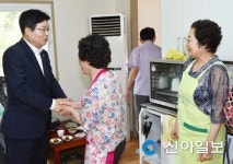 염태영 수원시장, 매교동 경로당 리모델링 준공현장 방문