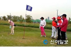 영등포구 한강서 골프 즐기세요