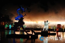 아름다운 빛의 향연… 진주남강유등축제 역대 최고로