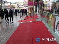 [단독] 부천역 마루광장 목재 데크 안전성 논란
