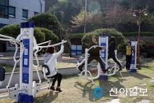 김천시의회, 청사 외부공간에 운동기구 설치