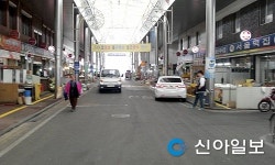 칠곡 왜관시장, 상품진열대 철거로 인도 확보
