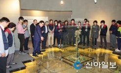 칠곡호국평화기념관 구름 관람객